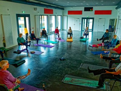 Photo Yoga sur chaise Photo Yoga sur chaise